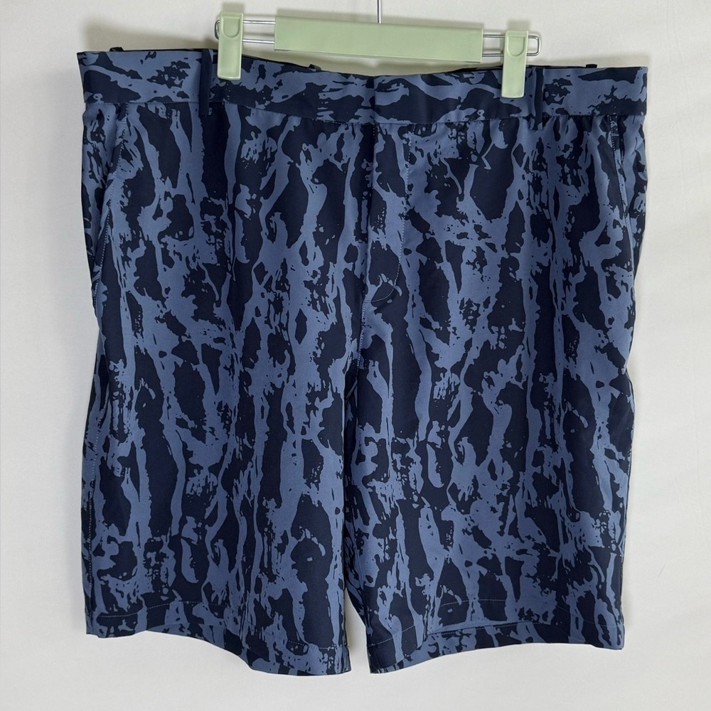 Nike golf Dri-Fit shorts • Men’s size 40